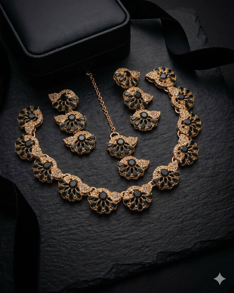 Lycoris Necklace Set