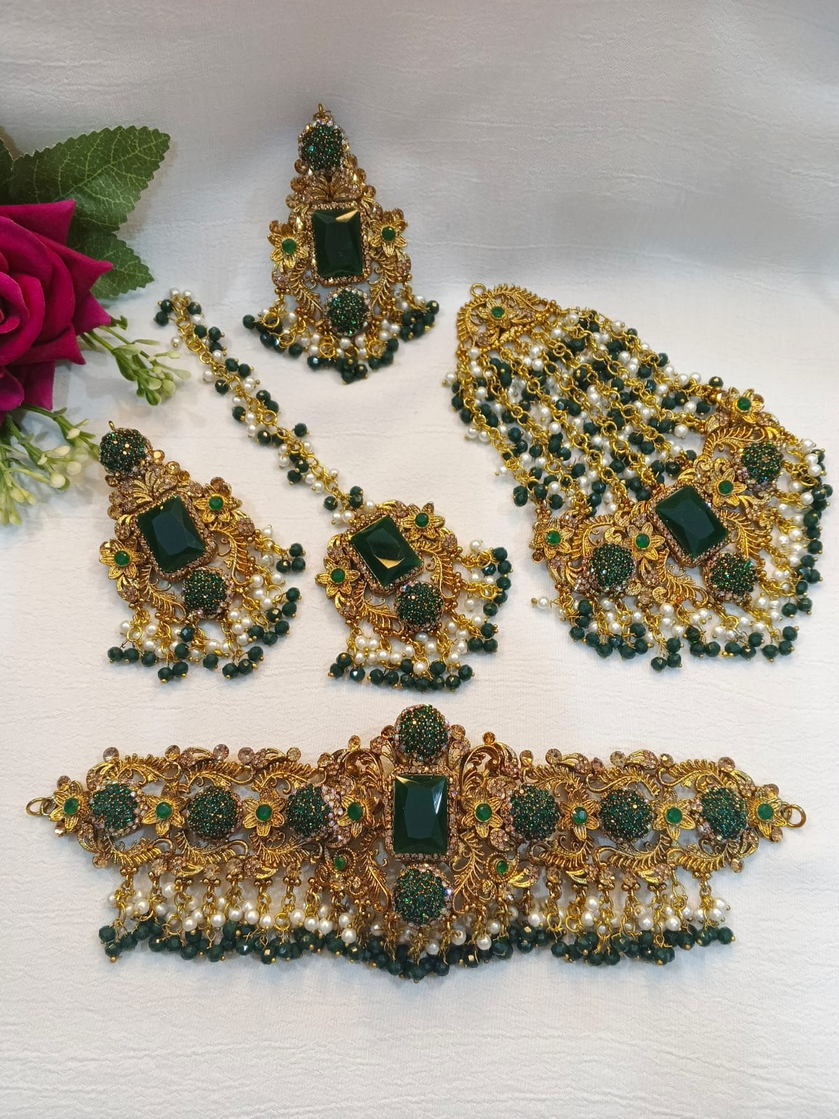Guluband Neckpiece