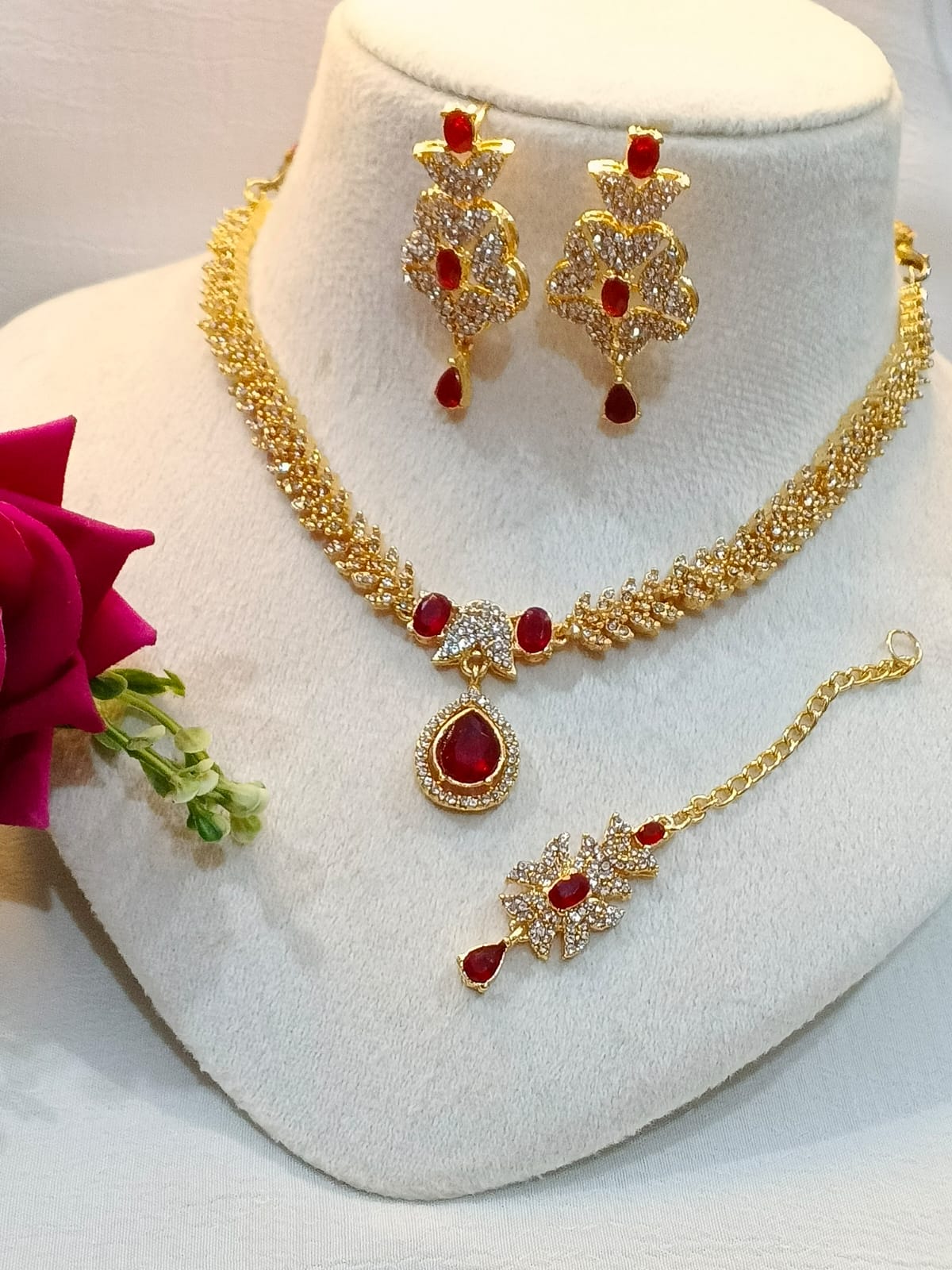 Elegance Zircon Necklace